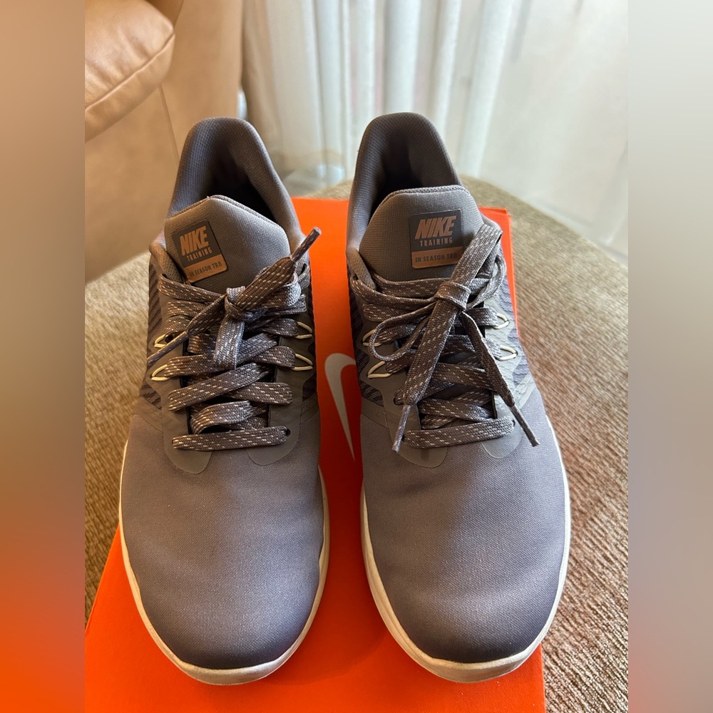 Gentle used Nike shoes size 8